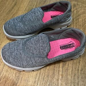 Ladies size 5 Skechers goga mat slip on shoes